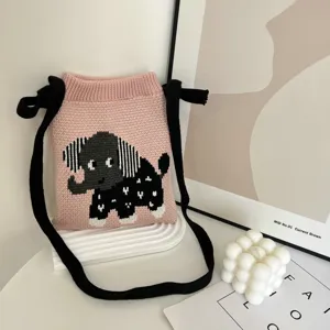 Leuke gebreide tas voor dames met een charmant cartoon olifant patroon. Perfecte dagelijkse stijl.
