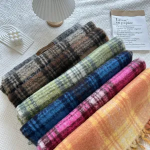 Cálida bufanda de cuadros otoño invierno chal retro con flecos suave para mujeres y hombres.