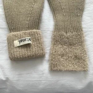 Knitted winter gloves for women, thick plush warm solid color knit thermal mittens.