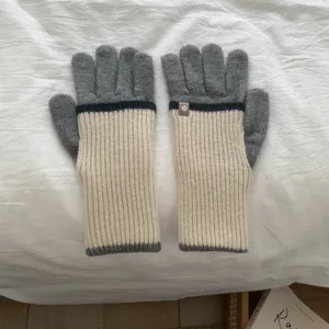Color-block knitted gloves for men and women, long warm winter thermal gloves style.