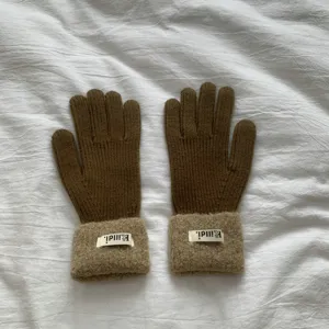 Solid color winter knit gloves for women, thick fleece cuff warm mittens for daily outdoor wear.