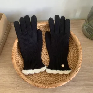Guanti in maglia nera con polsini smerlati bianchi guanti invernali caldi eleganti donna.