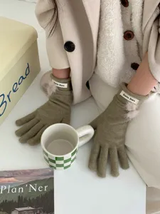 Dames gebreide wol handschonen met schattige bontbommen en polsetiket voor herfst en winter warmte.