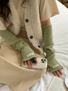 Mitaines en tricot longues gants sans doigts style hivernal douillet vue de details