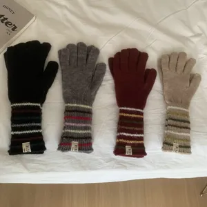 Details von koreanischen Winter Strick Streifen Langhandschuhen für Damen, weiche warme Handschuhe.