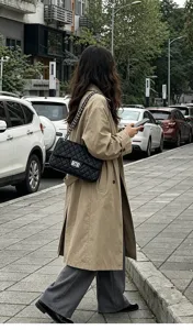 Women's quilted chain shoulder bag, large capacity commuter crossbody bag for daily fashion wear.