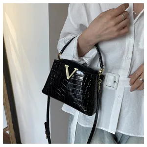 Black crocodile pattern handbag for women, luxury style PU leather shoulder messenger bag.