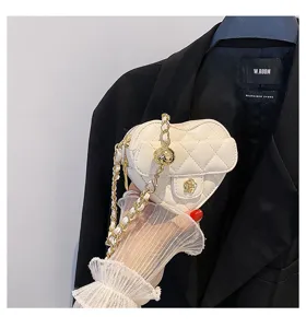 Chique gewatteerde hartvormige mini crossbody tas voor dames en kinderen met elegante ketting.