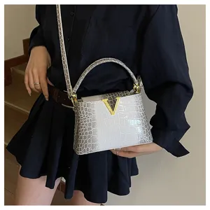 Women crocodile pattern leather handbag stylish versatile shoulder crossbody bag detail shot