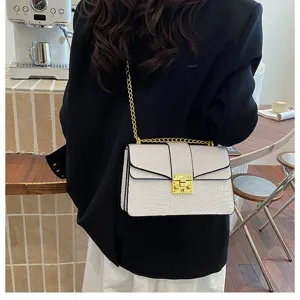 Elegant crocodile pattern chain shoulder bag for women, stylish crossbody handbag, chic design.