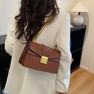 Women crocodile pattern chain shoulder bag luxury PU leather crossbody handbag for daily use.