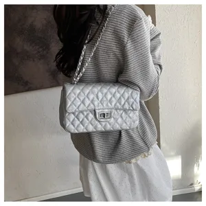 Elegant silver quilted chain shoulder bag for women, stylish crossbody handbag for commute.