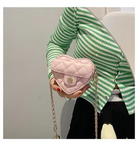 Roze gewatteerde hartvormige schoudertas met ketting, stijlvolle mini tas voor dames.