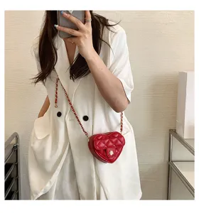 Rode gewatteerde hartvormige crossbody tas met kettingriem dames mini schoudertas chic