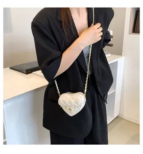 Chique gewatteerde hartvormige crossbody tas met gouden ketting voor vrouwen en kinderen detail