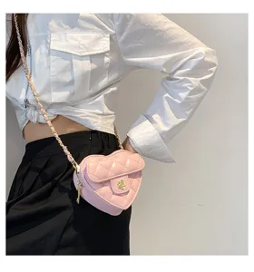 Roze gewatteerde hart crossbody tas met ketting, schattige mini schoudertas voor dames