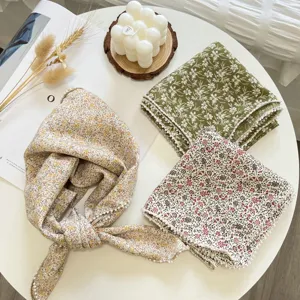 Carré de Soie Floral en Coton et Lin pour Femmes Avec Bordure en Perles Artificielles Élégant Bandana d'Été Léger Foulard