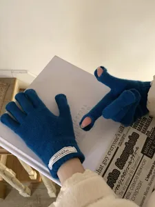 Guantes de punto azul con dedos separados y etiqueta, elegantes y cálidos para otoño e invierno.