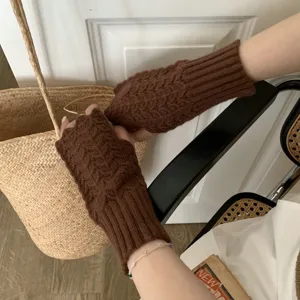 Guantes de punto sin dedos marrones, cálidos guantes de invierno de punto trenzado para mujer.