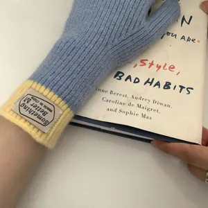 Colorblock touchscreen knit gloves for women, autumn winter warm five-finger gloves detail.