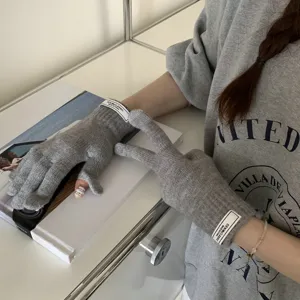 Guantes de punto de invierno para mujer táctiles cálidos de color liso con etiqueta