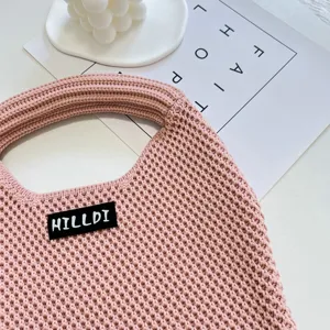 Rosa gestrickte Handtasche für Damen, lässige Tragetasche mit Henkel, schicke Handgelenktasche.