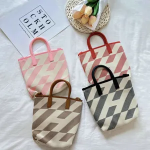 Koreanischer Strick-Shopper mit geometrischem Rautenmuster, große lässige Umhängetasche.