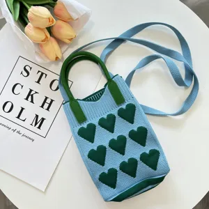 Mini Strick Umhängetasche für Damen mit grünem Herz Muster, süße Handy Tragetasche Alltag.