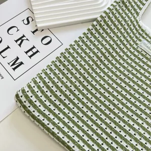 Sac cabas ajouré en tricot rayé vert et blanc, sac à main de plage léger et décontracté.