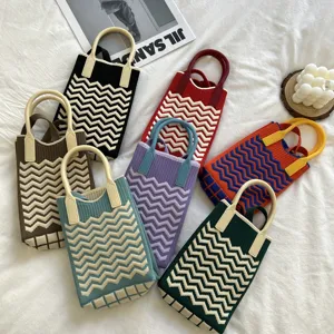 Mini sac de téléphone en tricot style ins coréen avec joli motif de vagues pour femmes.