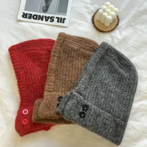 Schicke Herbst Winter Strickmütze mit Knöpfen, warme Damen Pullover Mütze weich stilvoll.