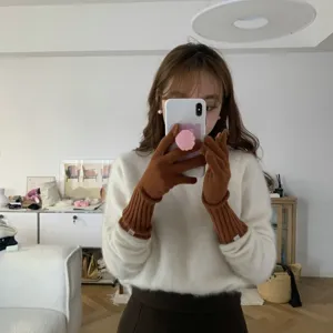 Solid color knit gloves for women, autumn and winter touch screen split finger warm gloves.