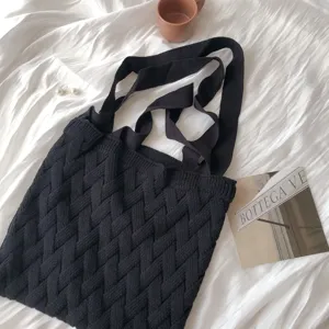 Schwarze Strick-Tragetasche, lässige gewebte Achsel-Schultertasche im Retrostil mit offenem Design.