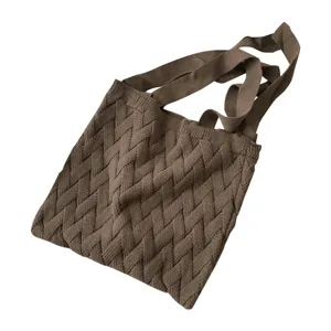 Retro Strick Handtasche für Damen, lässige geflochtene Umhängetasche in brauner Farbe.