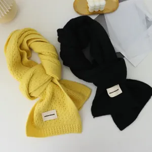 Écharpe en tricot uni pour femme, joli patch, écharpe d'hiver douce et chaude élégante.
