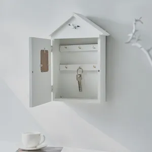 Armario de llaves de pared de madera estilo costero forma de casa organizador entrada