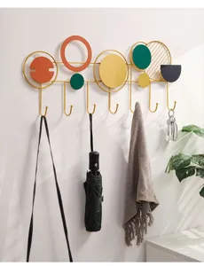 Gancho de pared de metal geométrico moderno para entrada, perchero y llavero decorativo.