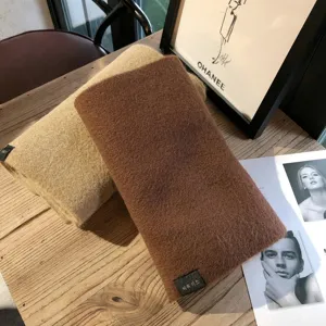 Cómoda bufanda de invierno de felpa lisa para mujer suave cálida gruesa estilo de moda.
