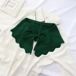 Green knitted detachable fake collar with scalloped edge and front tie for women fashion.