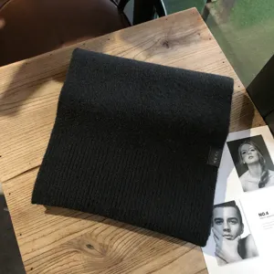Bufanda de invierno de punto negro clásico para mujer, bufanda lisa suave y cálida.