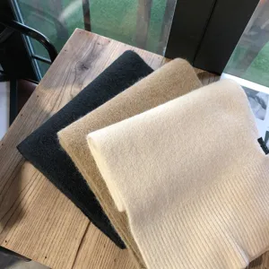 Bufanda de invierno de color liso para mujer, accesorio de punto suave y cálido.