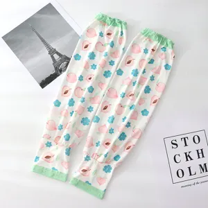 Manches de protection solaire en soie glacée pour femmes avec joli motif de pêche et fleurs.