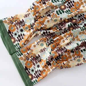 Manches de protection solaire en soie glacée florale d'été pour extérieur détail de conduite.