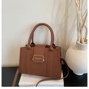 Sac à main marron en cuir PU détail, fourre-tout tendance avec boucle métal et sangle.