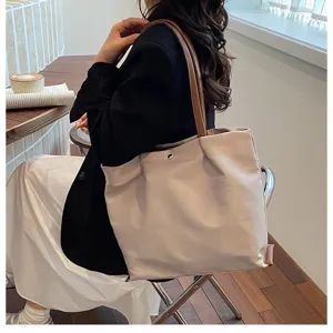 Casual Oxford cloth tote bag, large capacity single shoulder design, stylish commuting bag.
