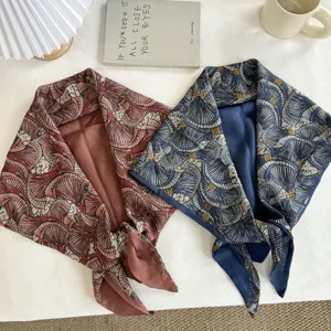 Vintage paisley waaier patroon zijden sjaal driehoekige halsdoek mode detail stijl