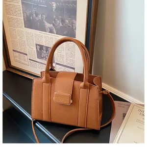 Sac cabas marron en cuir PU élégant pour femme, sac à bandoulière décontracté de grande capacité.
