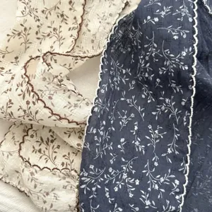Koreanischer Stil Vintage Blumen langer Schal für Damen, elegante Halstuch und Haarband, chic retro.