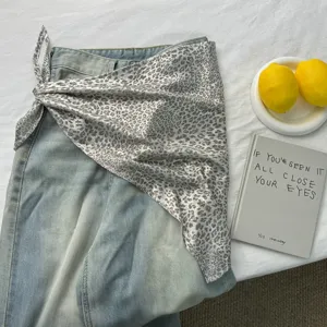 Leopardmuster Dreiecktuch vielseitiges Retro Seidentuch Mode für Jeans Hüftwickel Accessoire