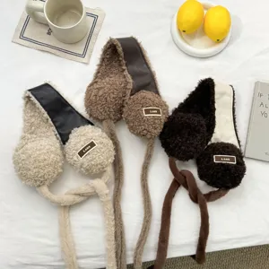 Orejeras de Lana de Cordero Coreanas para Mujer Invierno Cálido a Prueba de Viento Cubiertas de Felpa con Lazo Patchwork de Cuero Sintético